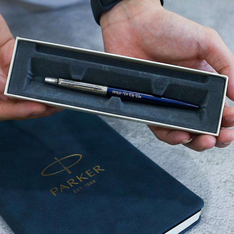 Bút Bi Parker Jotter Đ-Royal Blue CT TB6-1953347 39 mo ta but bi parker jotter d royal blue ct tb6 1953347 6