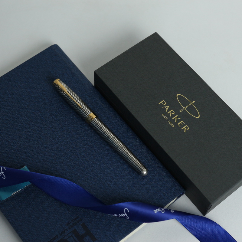 Ý nghĩa quà tặng bút ký – Món quà tinh tế, sang trọng và đẳng cấp 2 Biểu trưng cho sự tinh tế và đẳng cấp