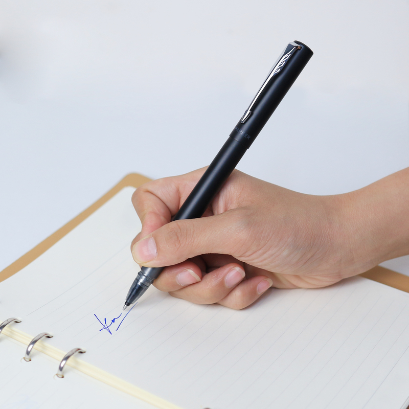 Các loại bút ký phổ biến hiện nay được giới doanh nhân lựa chọn 2 Bút bi ký – Loại bút tiện dụng và phổ biến nhất