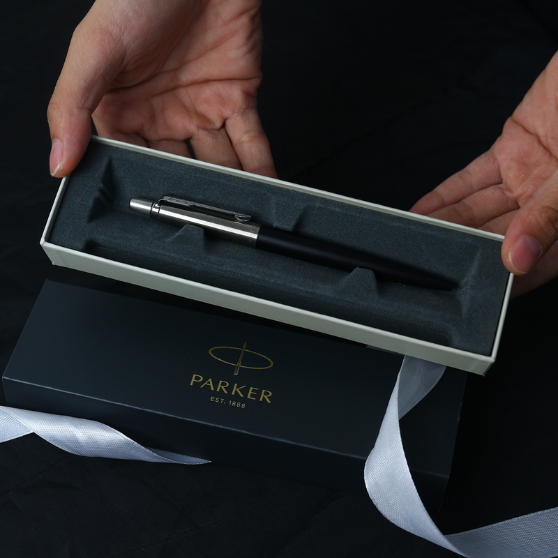 Top quà tặng doanh nghiệp phổ biến khởi tạo sự gắn kết 2 Bút ký cao cấp Parker – Món quà doanh nghiệp đẳng cấp