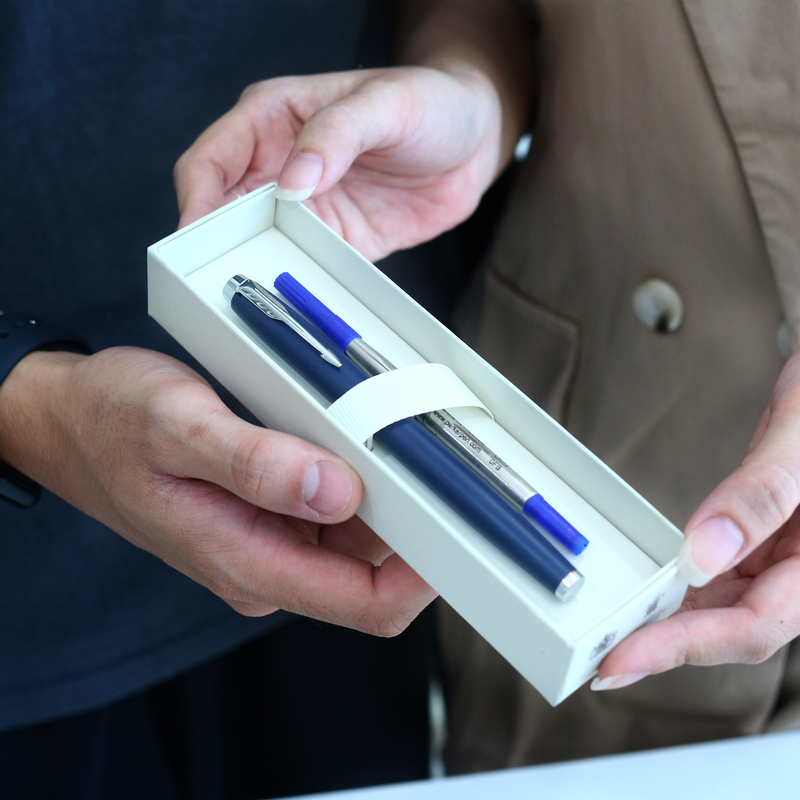 Quà tặng mừng thăng chức cho sếp tặng đúng để nổi bật 2 Bút ký cao cấp – Món quà biểu trưng cho quyền lực và sự thành công