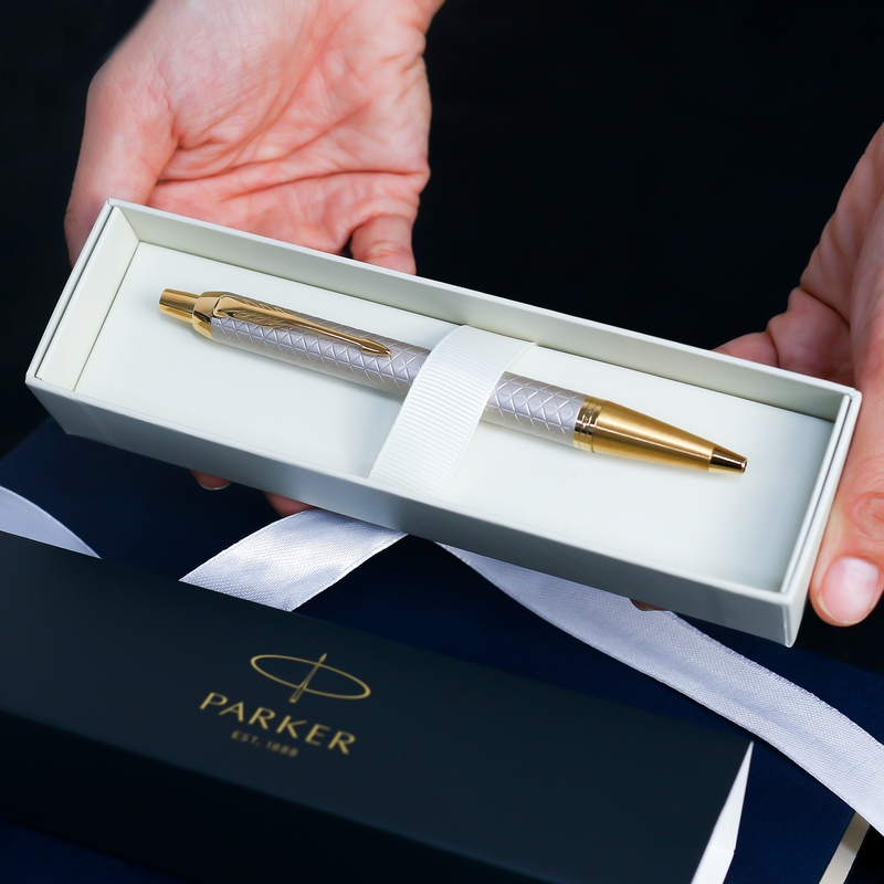 Quà tặng cao cấp cho doanh nhân Việt Nam thể hiện đẳng cấp 2 Bút ký Parker – Món quà biểu tượng của người thành đạt