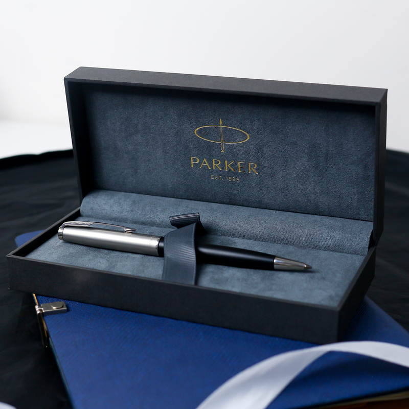 Quà tặng đối tác nên chọn gì? Lựa chọn phù hợp để hợp tác suôn sẻ 2 Các thương hiệu nổi tiếng như Parker luôn là lựa chọn sang trọng, đẳng cấp