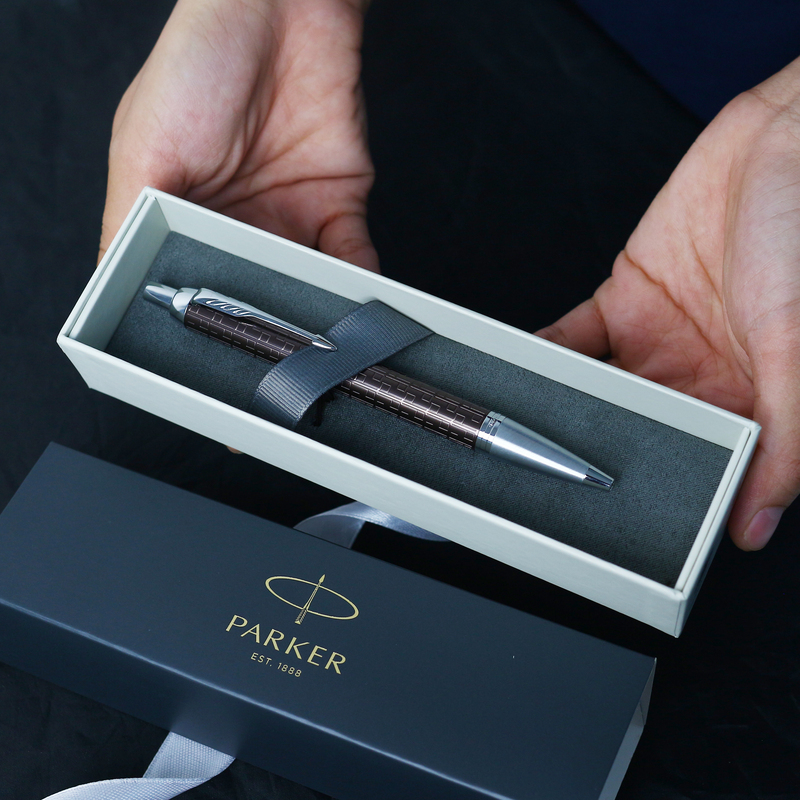 Cách chọn bút ký phù hợp với phong thủy để gặt hái thành công 3 Dùng làm quà tặng doanh nhân, đối tác