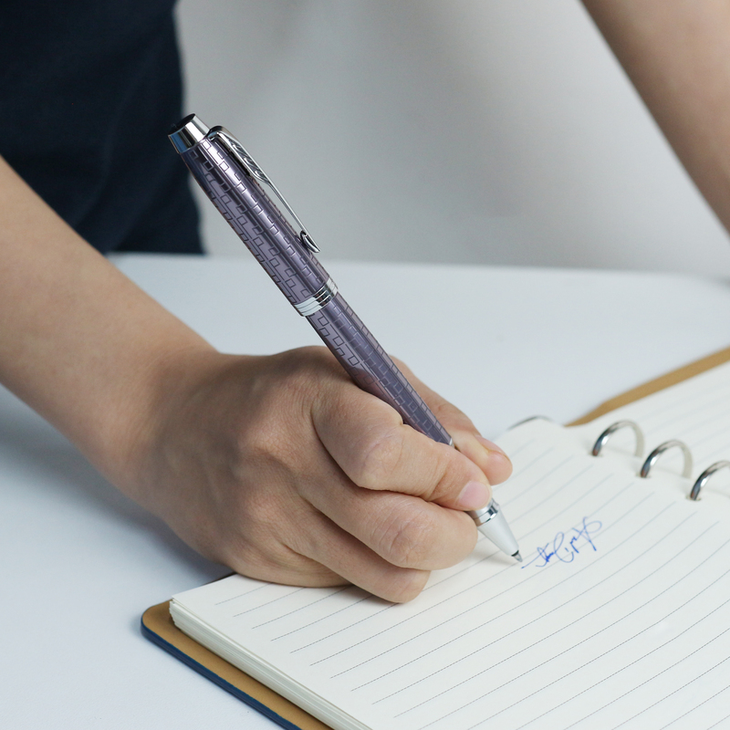 Bút ký dành cho sinh viên mới ra trường khởi đầu cho thành công 3 Mỗi nét chữ, mỗi lần ký đều trở thành dấu mốc đáng nhớ.