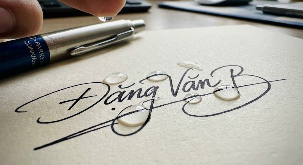 Mực bút Parker chính hãng có chống nước và phai màu không? 1 mực gốc dầu Quinkflow của Parker thách thức mọi sự cố tràn nước trên tài liệu