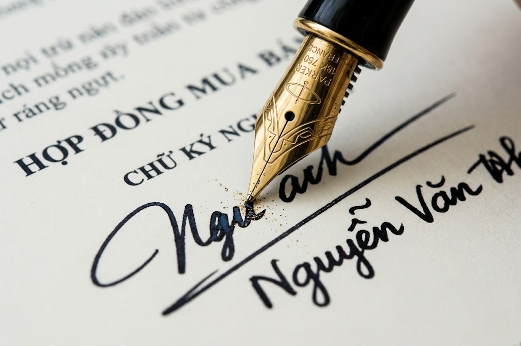 Đánh giá chi tiết dòng bút Parker Premier cao cấp dành cho CEO 2 trải nghiệm lướt êm ái tuyệt đỉnh cùng nét mực ướt át, bề thế từ ngòi bút Parker Premier.